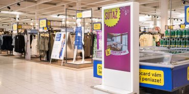 digital screens retail media strategy